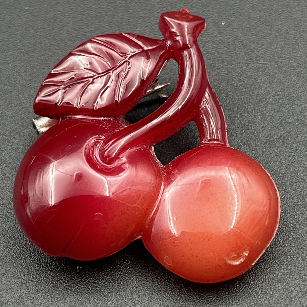 Vintage‎ Red Cherry Brooch Pin Lucite Plastic Fruit Leaf Retro 1026